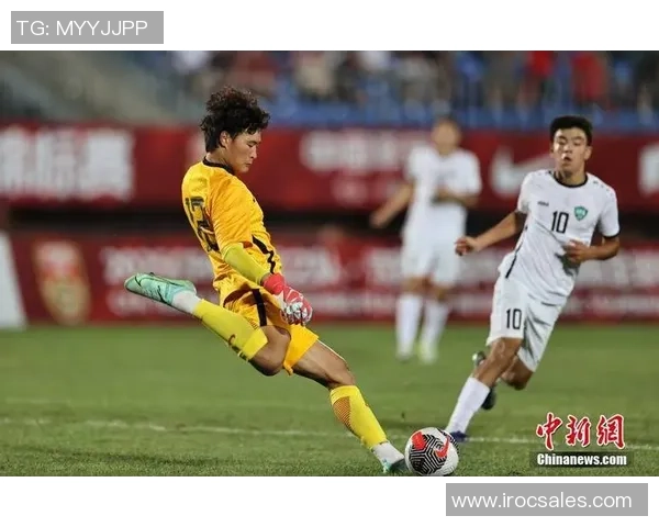 中国足球迎战乌兹别克斯坦力争胜利展现实力与风采 中国足球迎战乌兹别克斯坦力争胜利展现实力与风采